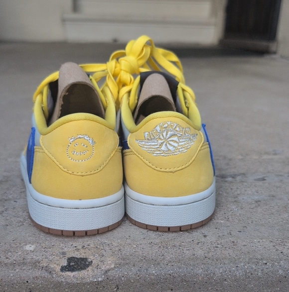 Nike Air Jordan 1 Retro Low OG SP Travis Scott Canary (Women's) Size 5.5 - Picture 6 of 7